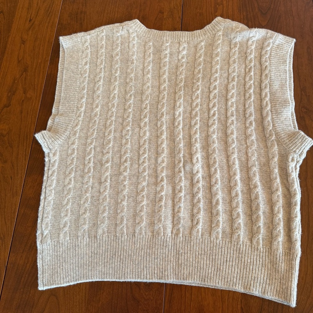 Cupcakes & Cashmere Beige V-Neck Sweater Vest Textured Ribbed Size M - Picture 3 of 8